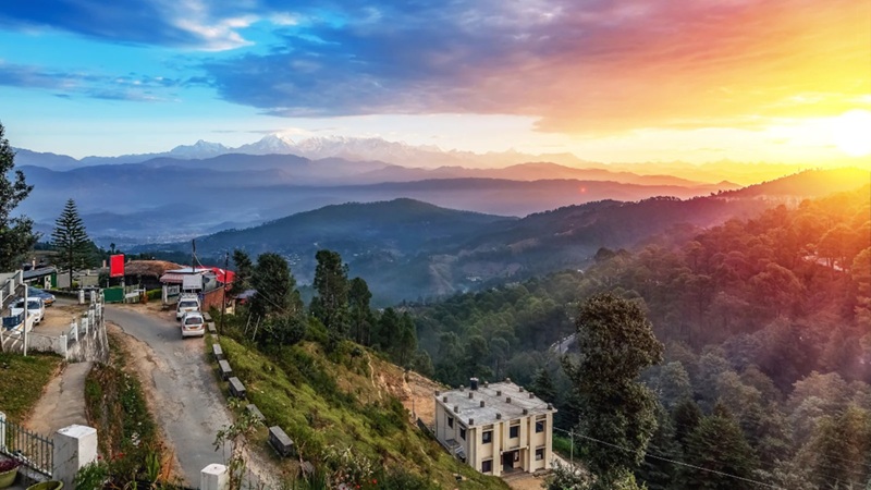 Kausani – 60 km from "The Ewen Park"